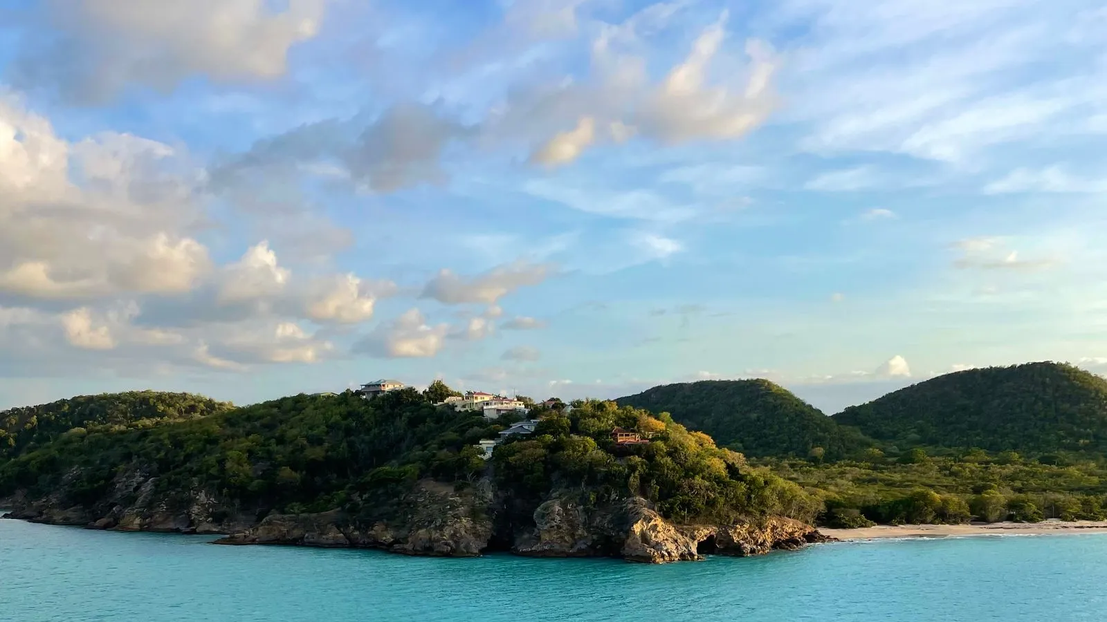 Antigua and Barbuda: visas, tax & cost of living