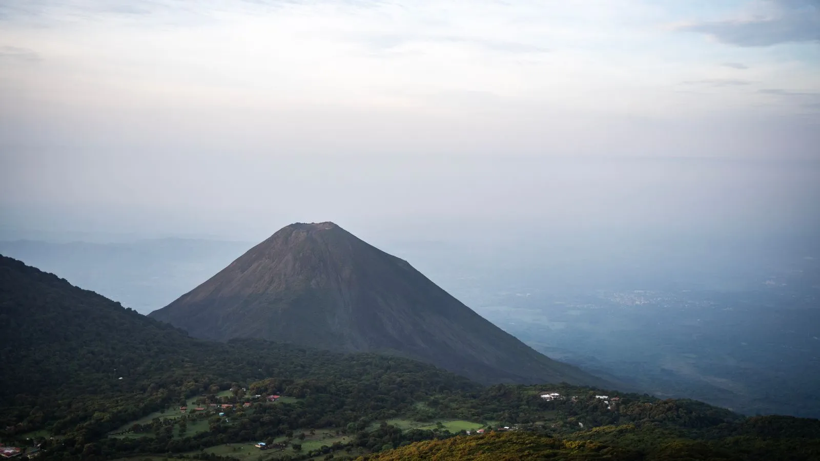 El Salvador: visas, tax & cost of living
