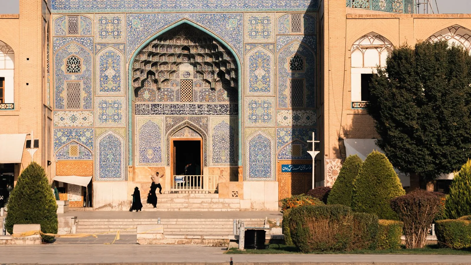 Iran: visas, tax & cost of living
