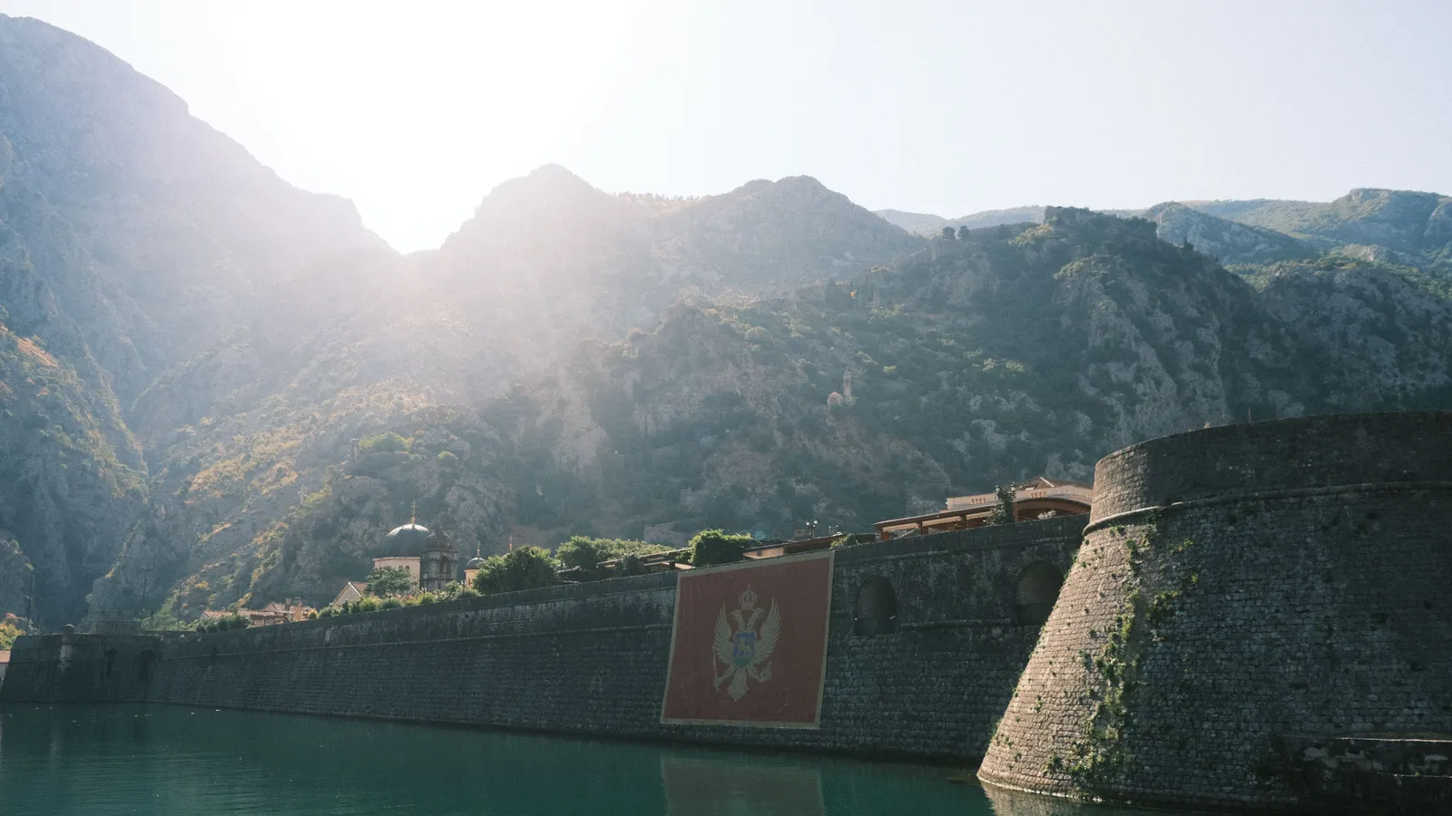 Montenegro: Visa, Steuern & Lebenshaltungskosten