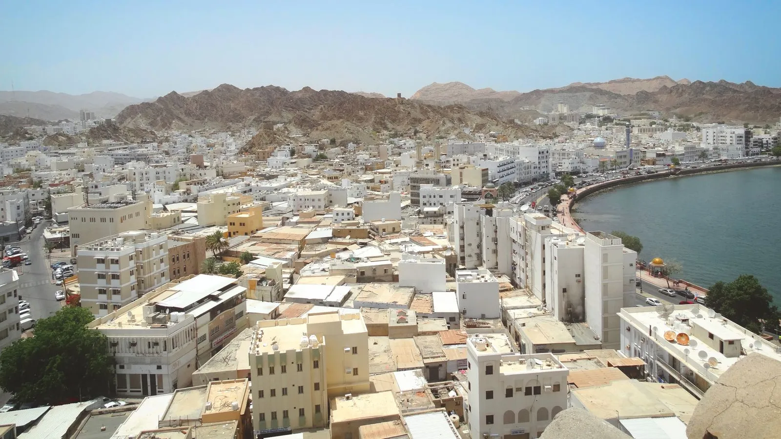 Oman: visas, tax & cost of living